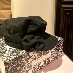 Darling newsboy hat with bow wool black